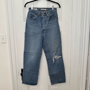 Never Worn Levi’s Ribcage Jeans Size 27
